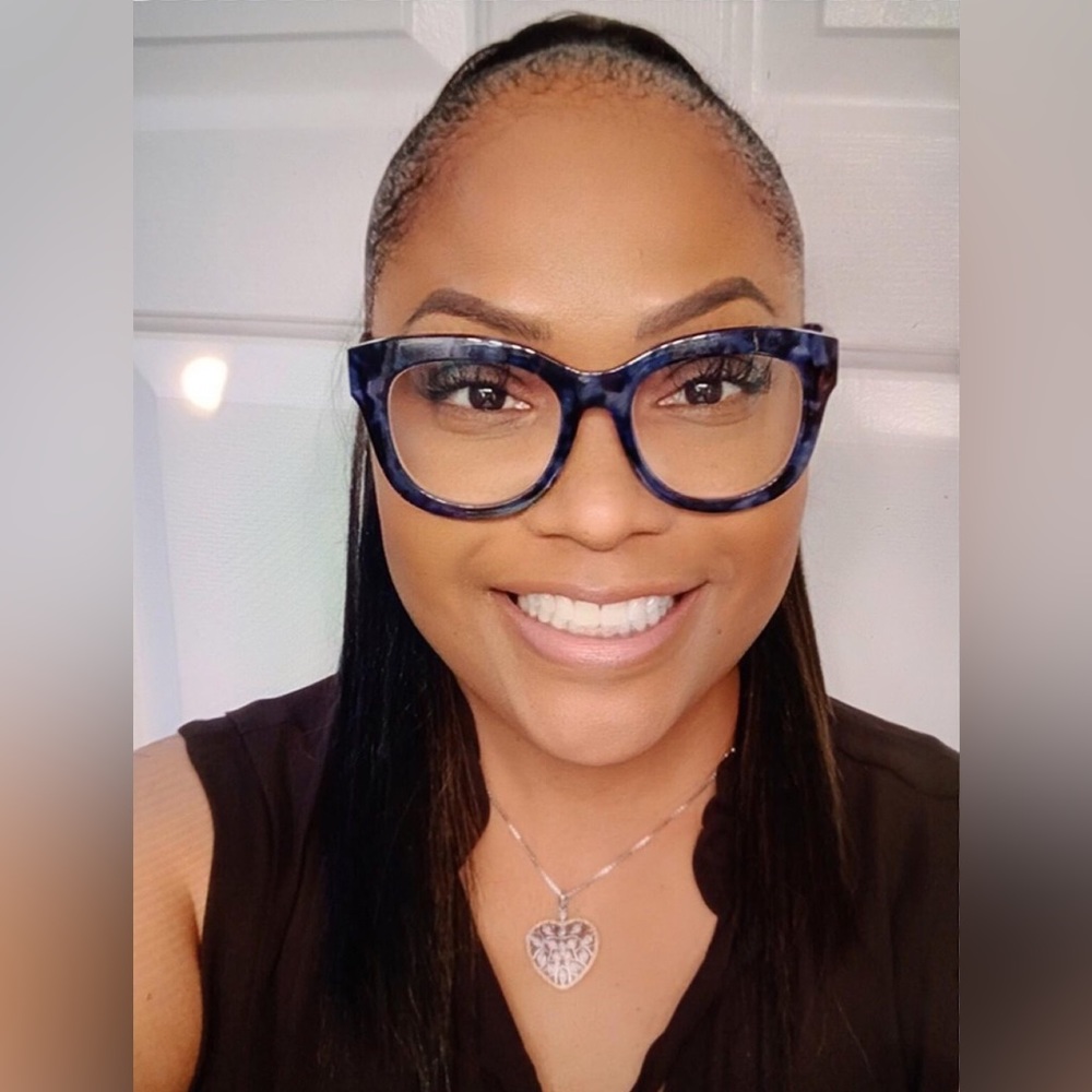 Meet your Posher, Monique “NIKI”